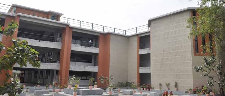UV Patel College of Engineering Mehsana Academic Building photo 4
